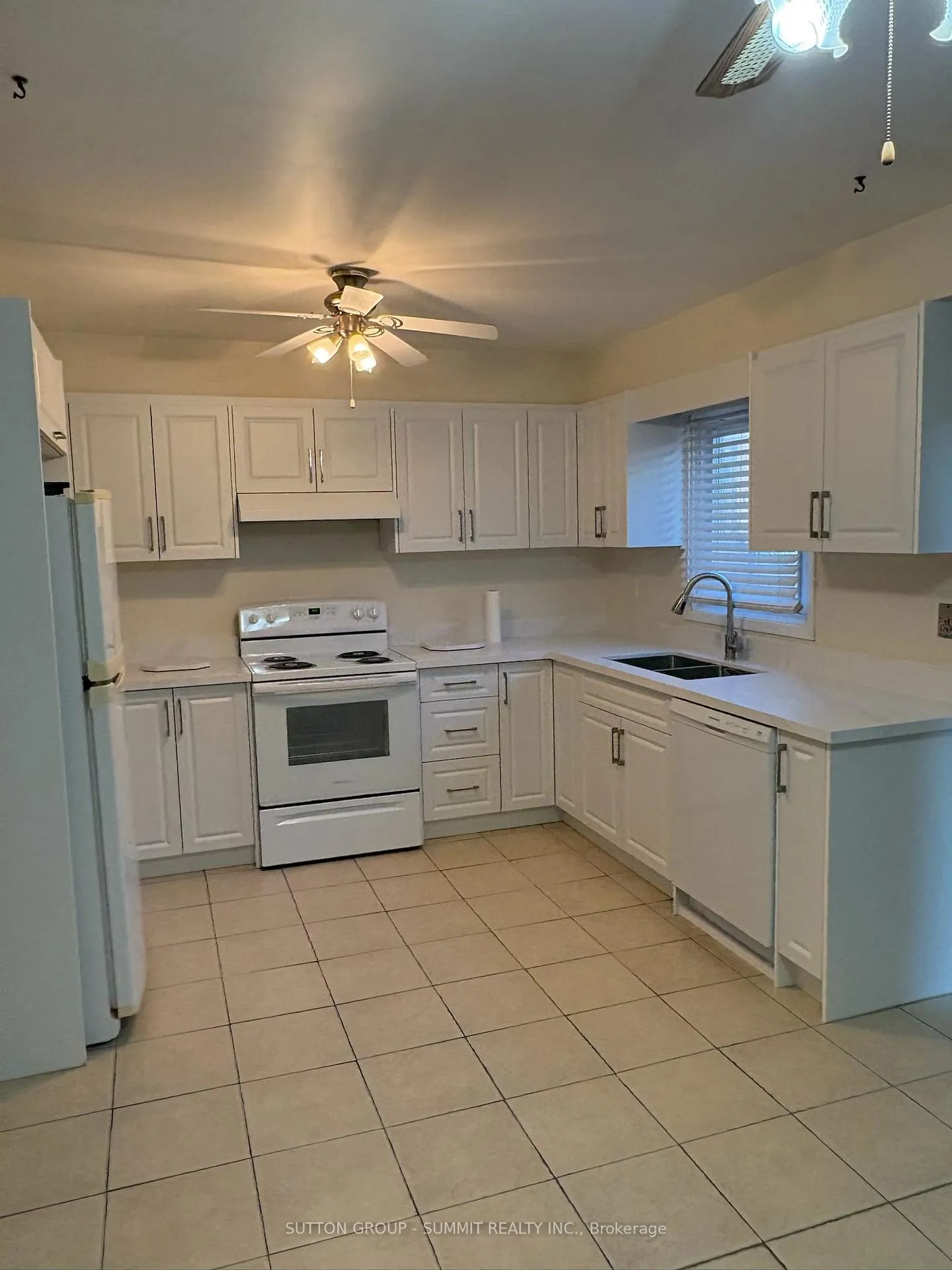 Photo 3 of 40 Jay Street, Brampton, Heart Lake West — HOMEH