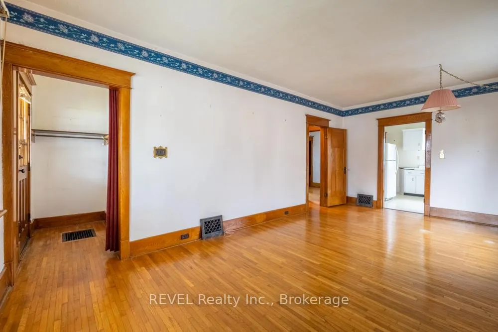 Photo 5 of 5176 Willmott Street, Niagara Falls, Cherrywood — HOMEH