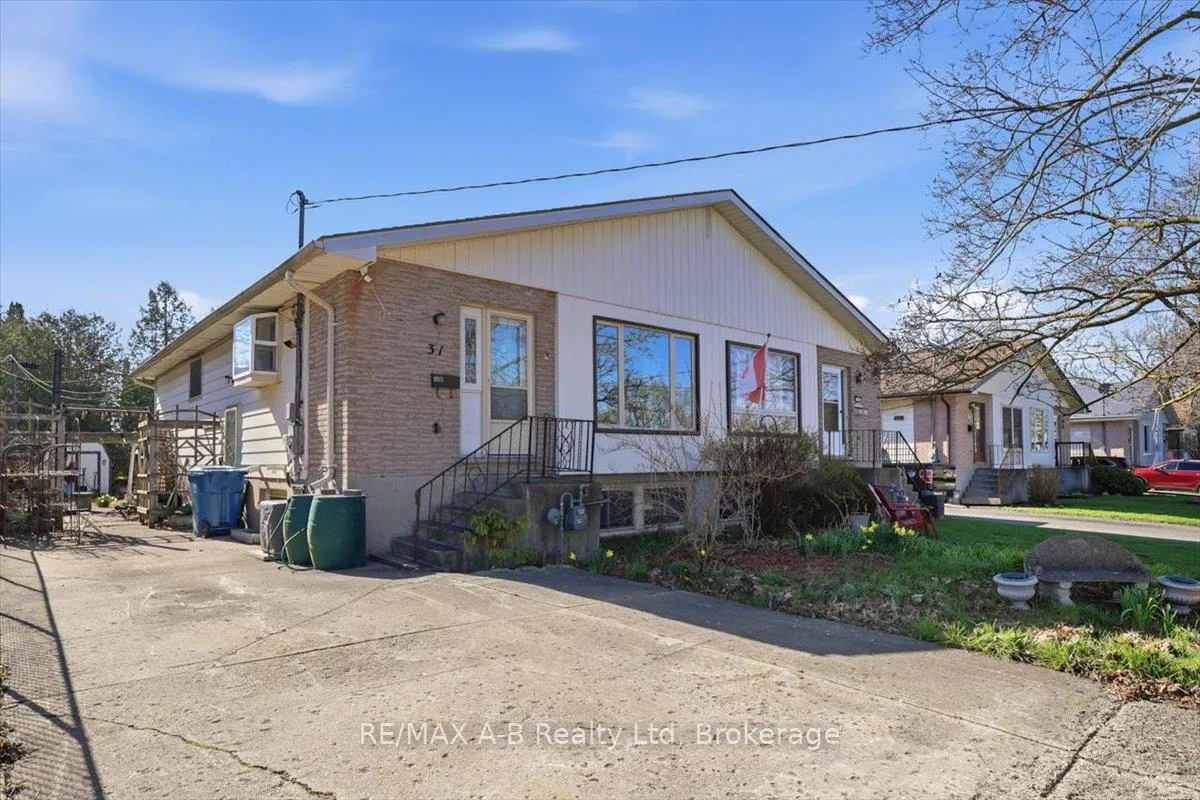 Photo 1 of 31 Cedar Street E, Stratford — HOMEH