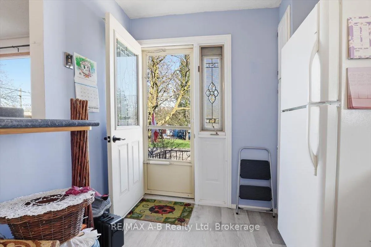 Photo 5 of 31 Cedar Street E, Stratford — HOMEH