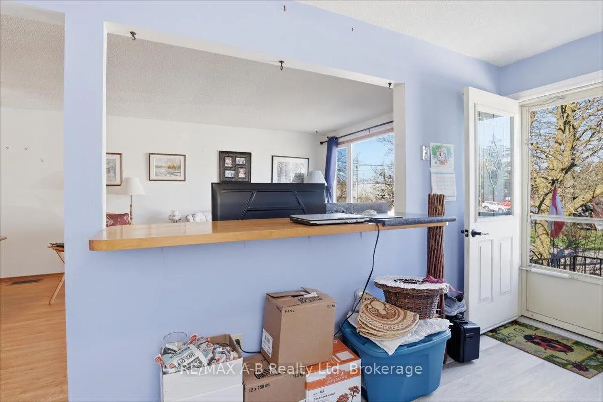 Photo 8 of 31 Cedar Street E, Stratford — HOMEH