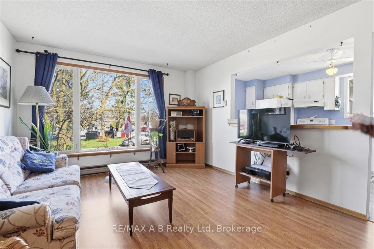 Photo 10 of 31 Cedar Street E, Stratford — HOMEH