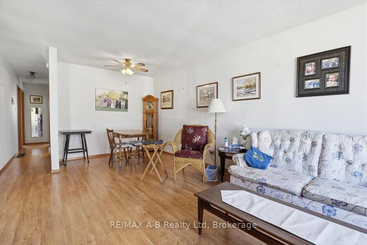 Photo 11 of 31 Cedar Street E, Stratford — HOMEH