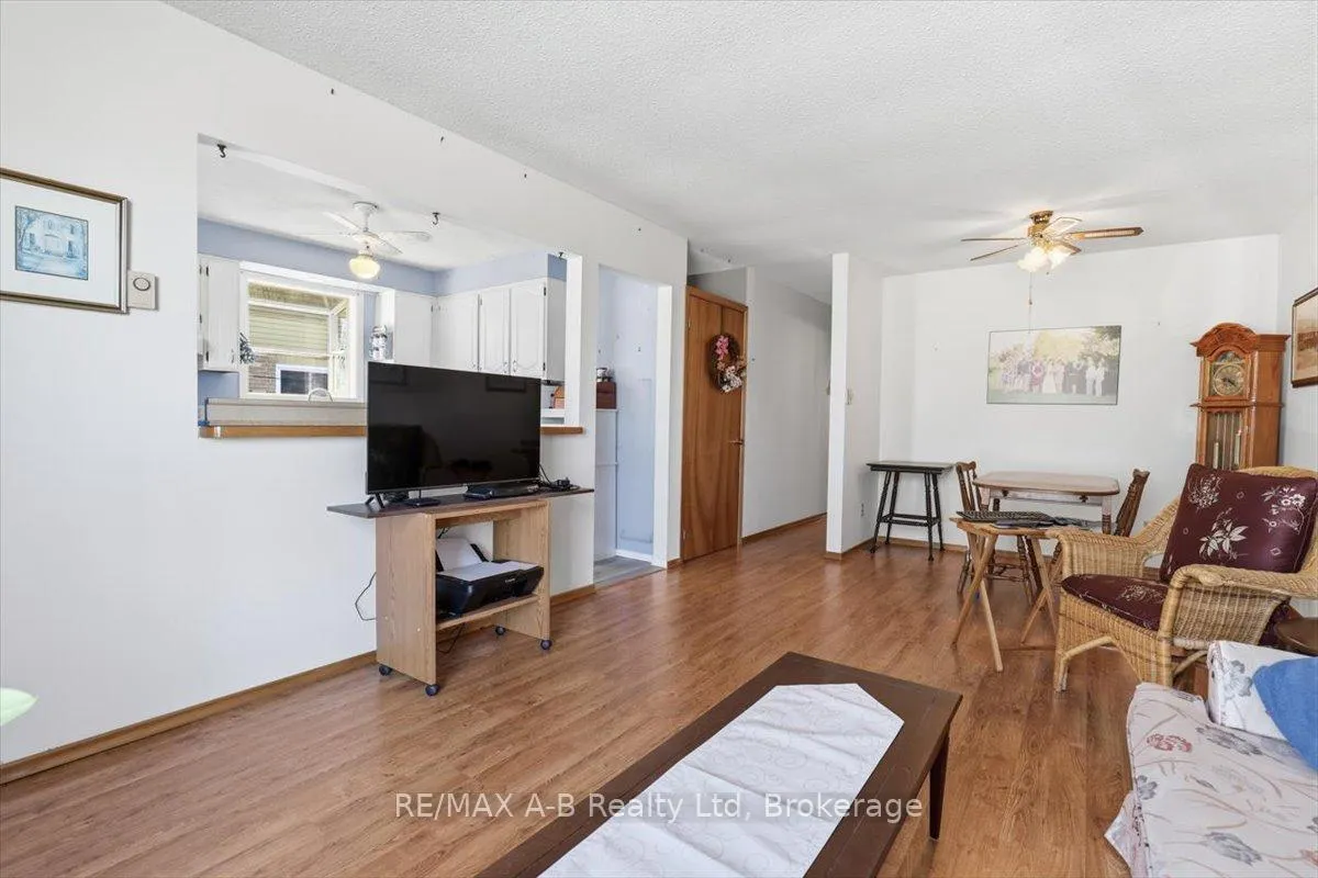 Photo 12 of 31 Cedar Street E, Stratford — HOMEH