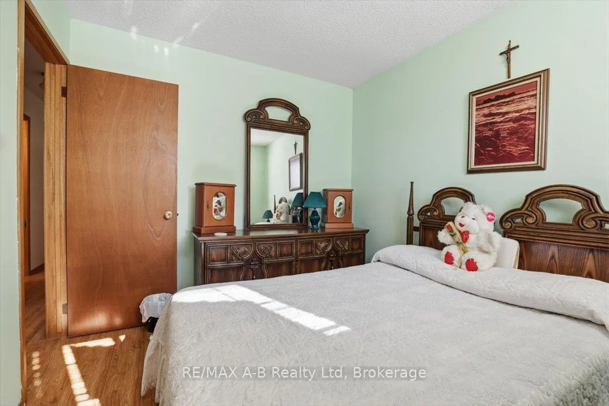 Photo 15 of 31 Cedar Street E, Stratford — HOMEH