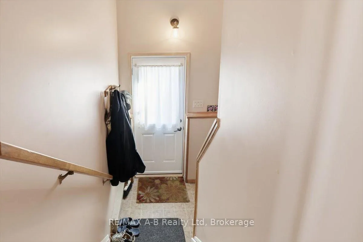 Photo 16 of 31 Cedar Street E, Stratford — HOMEH