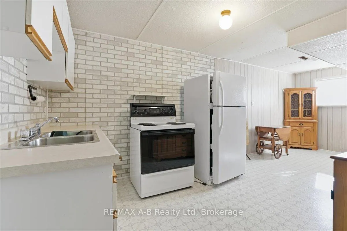 Photo 21 of 31 Cedar Street E, Stratford — HOMEH
