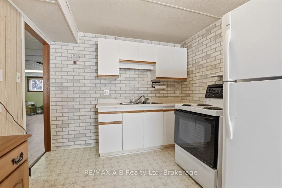 Photo 23 of 31 Cedar Street E, Stratford — HOMEH