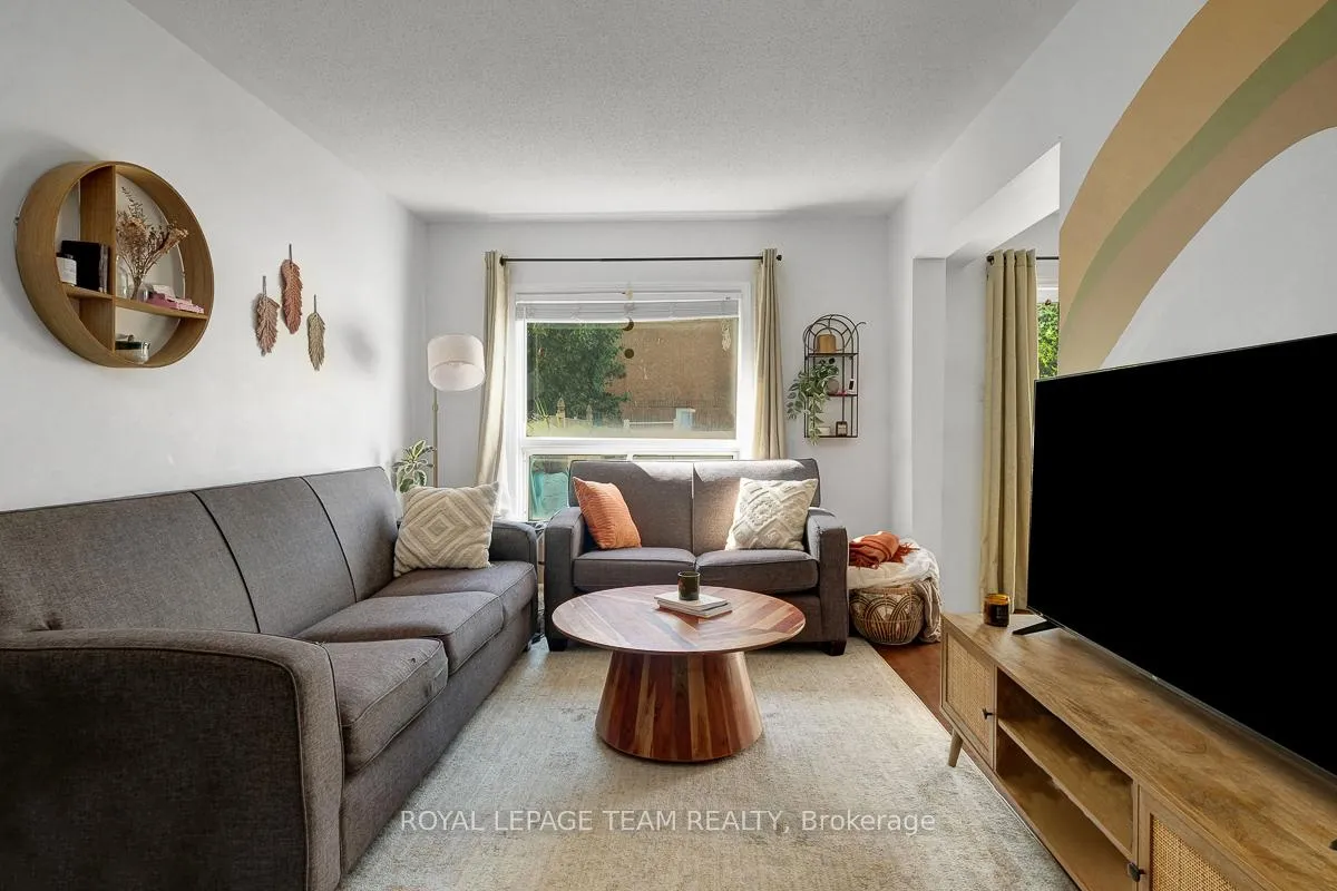Photo 3 of 4 Thornbury Crescent, Ottawa, Centrepointe — HOMEH