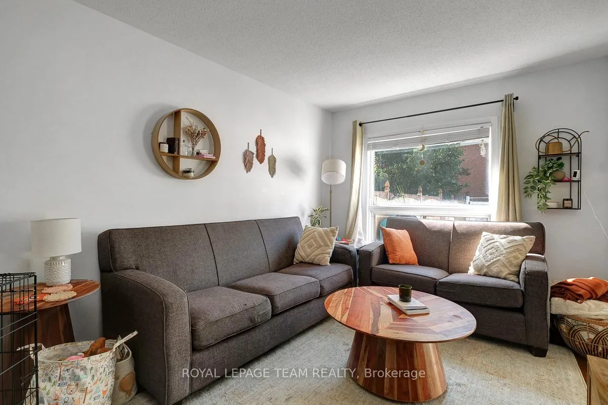 Photo 4 of 4 Thornbury Crescent, Ottawa, Centrepointe — HOMEH