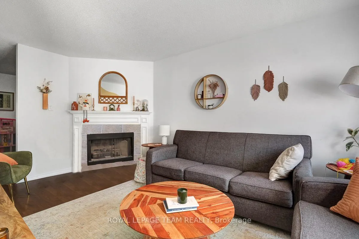 Photo 5 of 4 Thornbury Crescent, Ottawa, Centrepointe — HOMEH