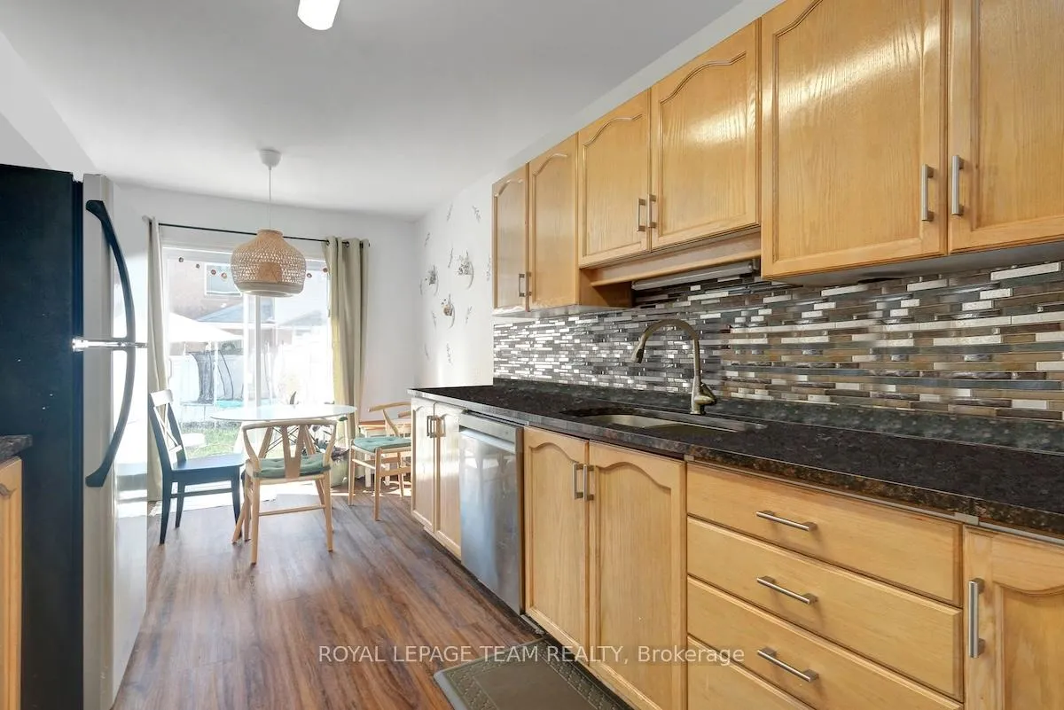 Photo 9 of 4 Thornbury Crescent, Ottawa, Centrepointe — HOMEH
