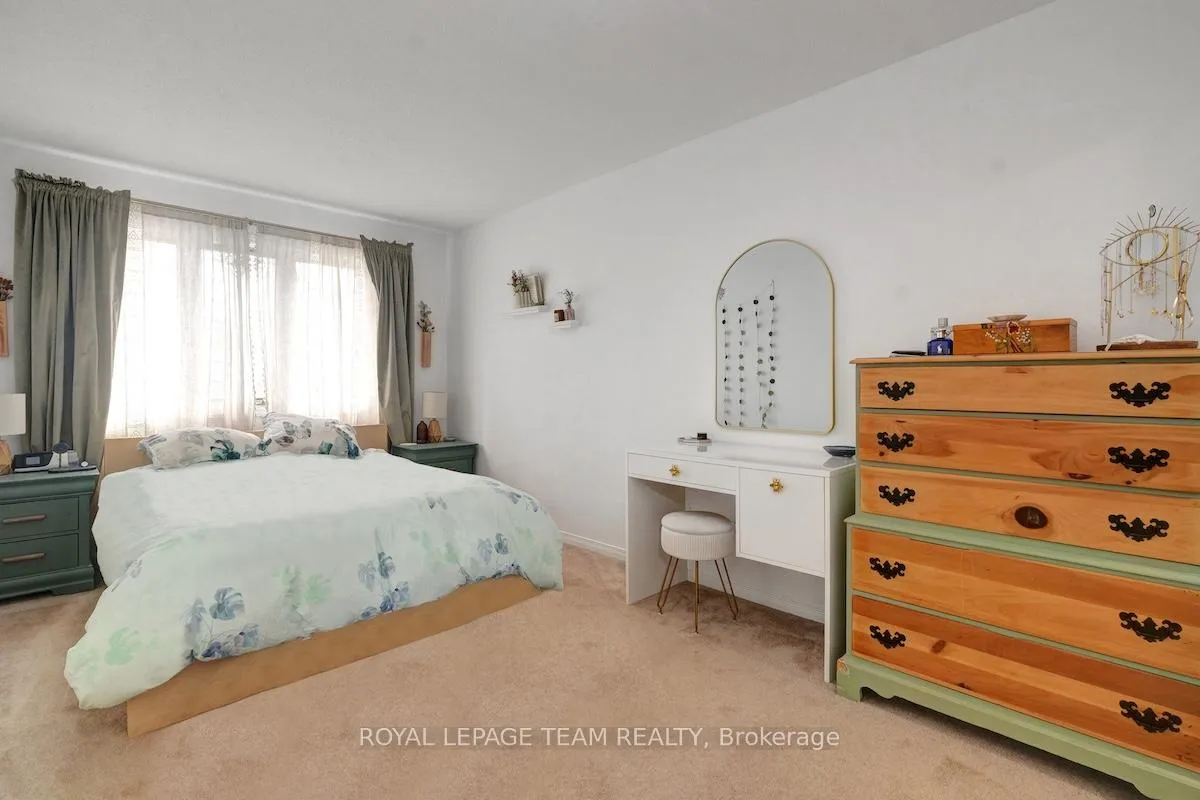 Photo 12 of 4 Thornbury Crescent, Ottawa, Centrepointe — HOMEH