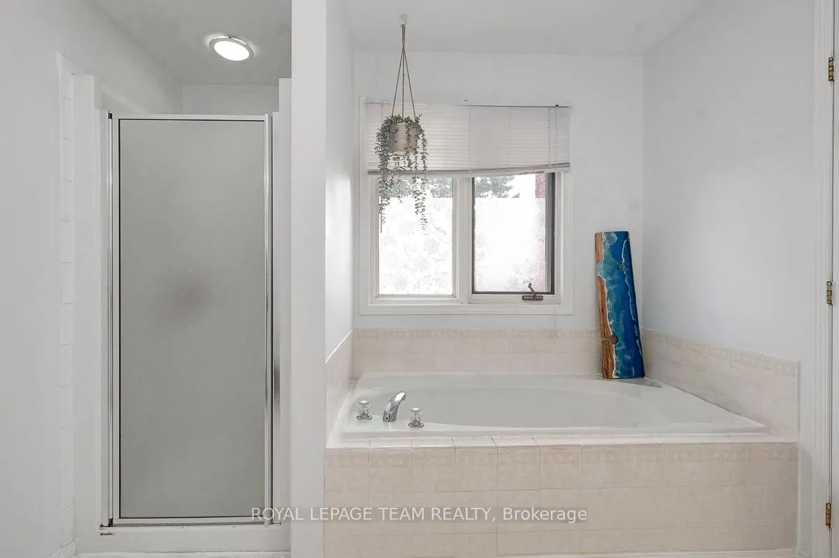 Photo 14 of 4 Thornbury Crescent, Ottawa, Centrepointe — HOMEH