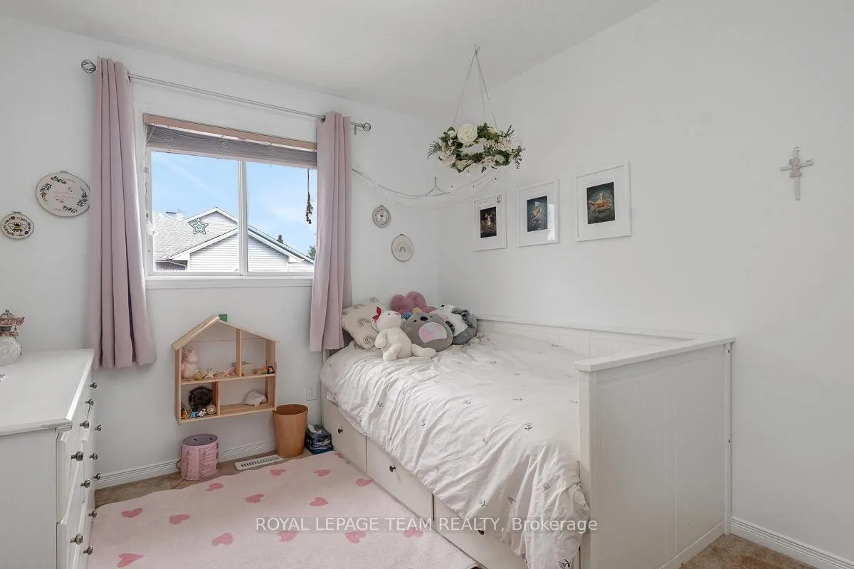 Photo 15 of 4 Thornbury Crescent, Ottawa, Centrepointe — HOMEH