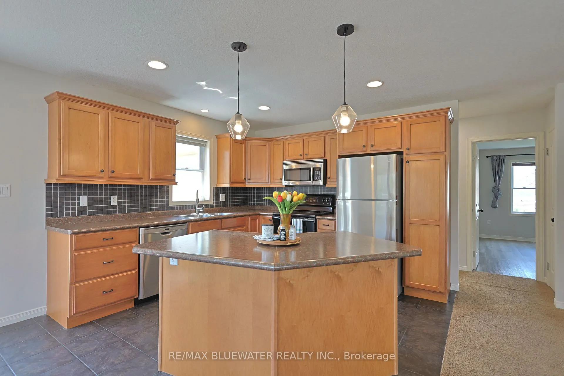Photo 2 of 117 Duke Street, North Middlesex, Parkhill — HOMEH