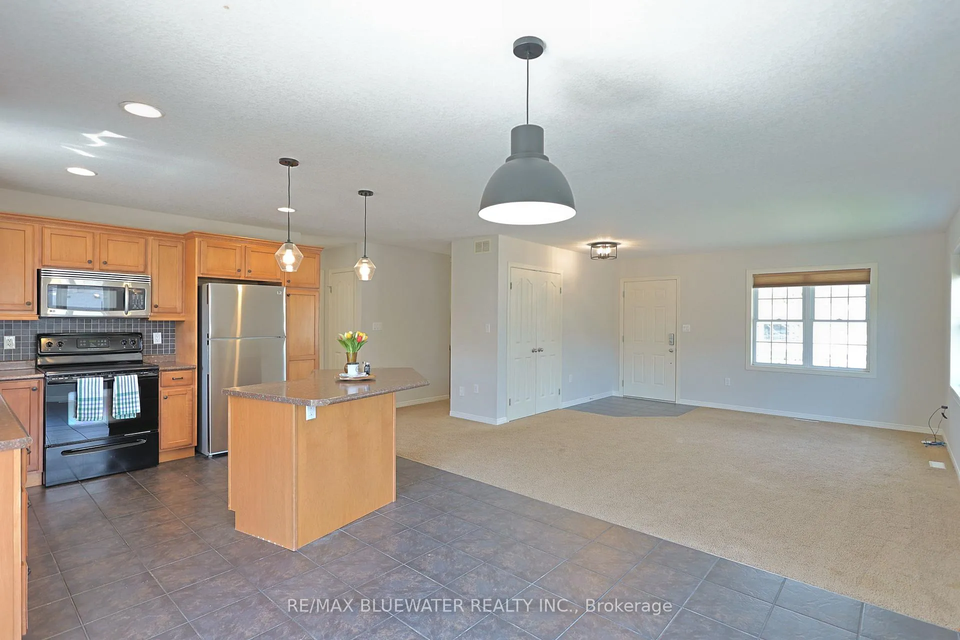 Photo 3 of 117 Duke Street, North Middlesex, Parkhill — HOMEH