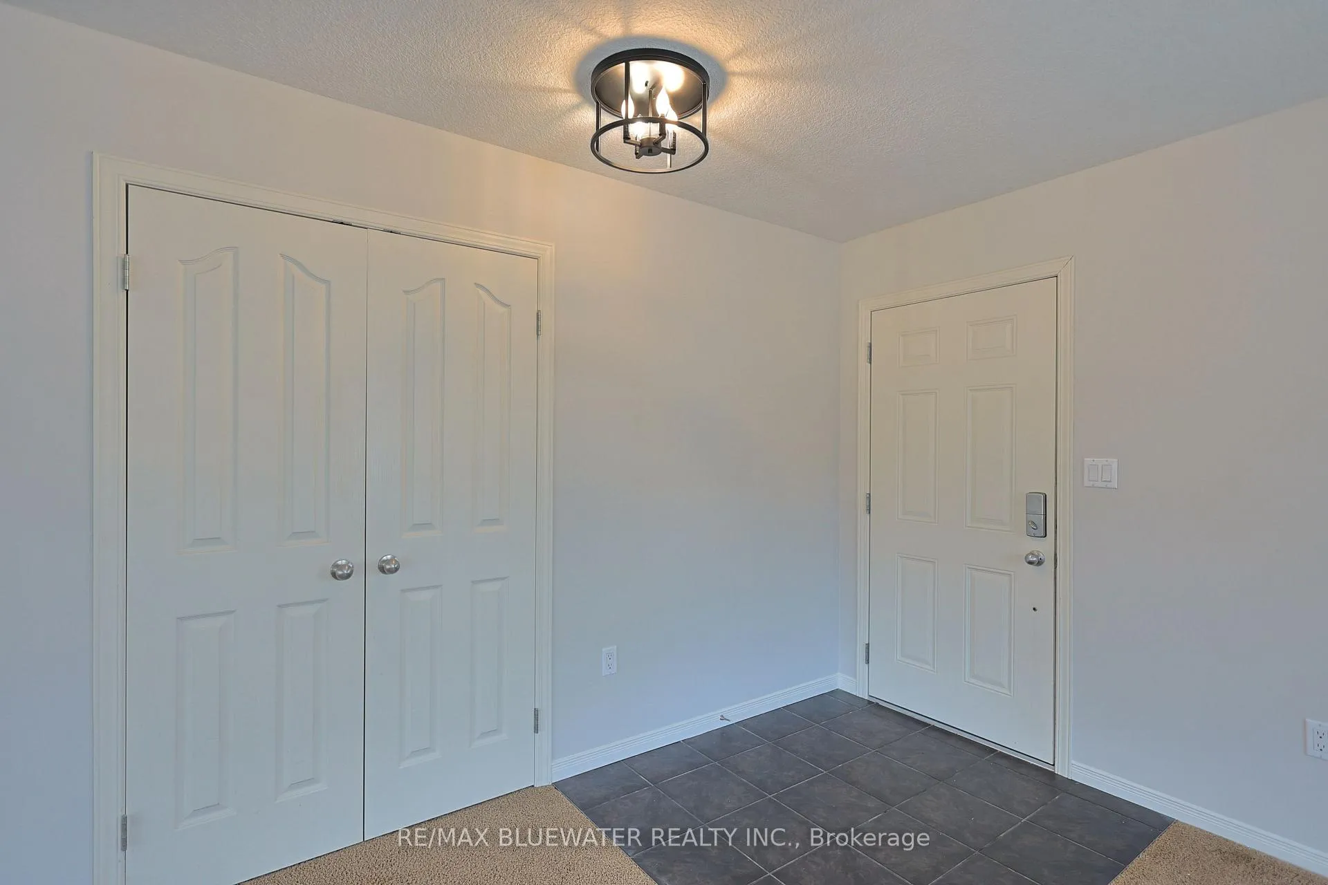 Photo 11 of 117 Duke Street, North Middlesex, Parkhill — HOMEH