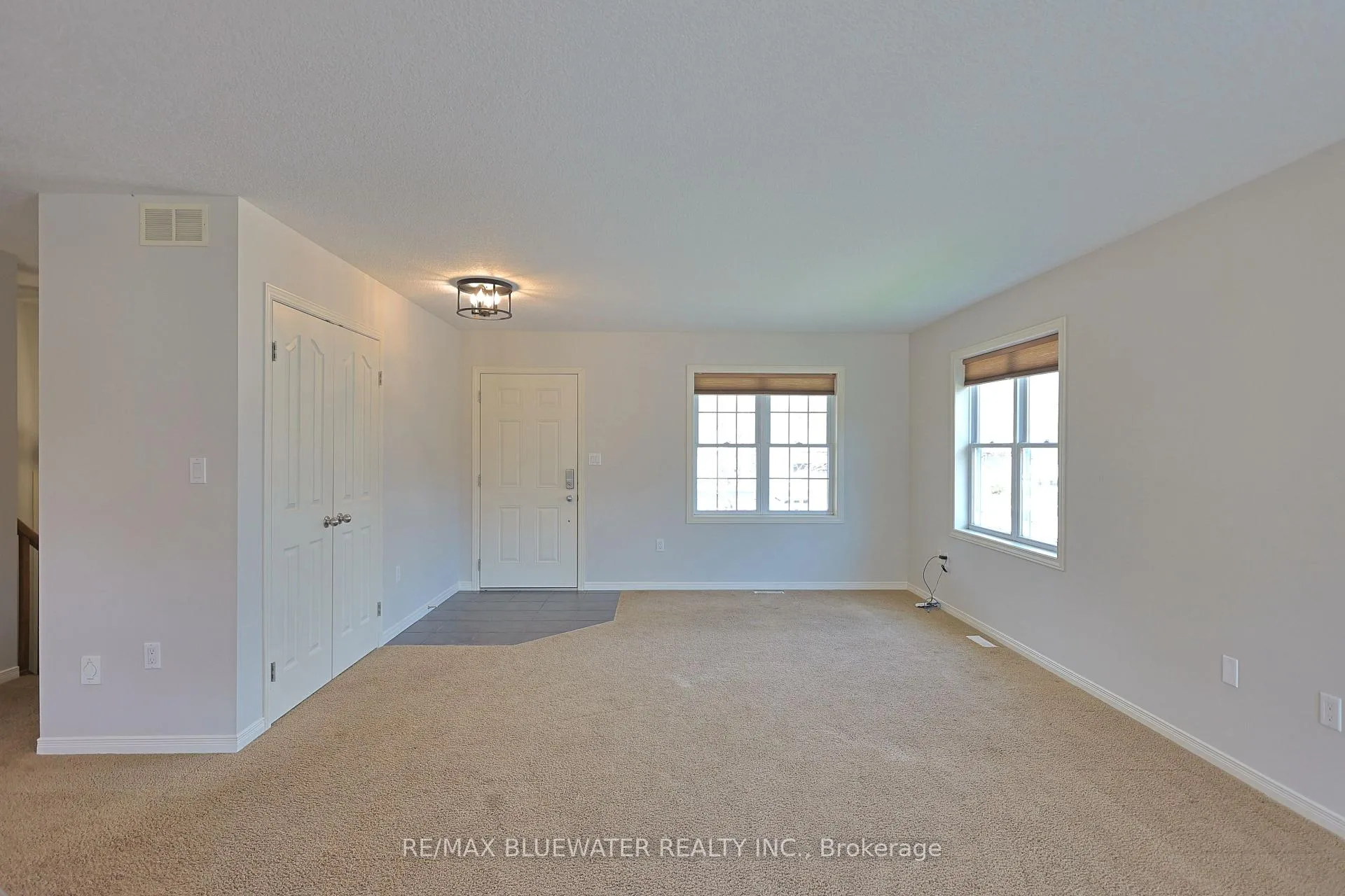 Photo 12 of 117 Duke Street, North Middlesex, Parkhill — HOMEH