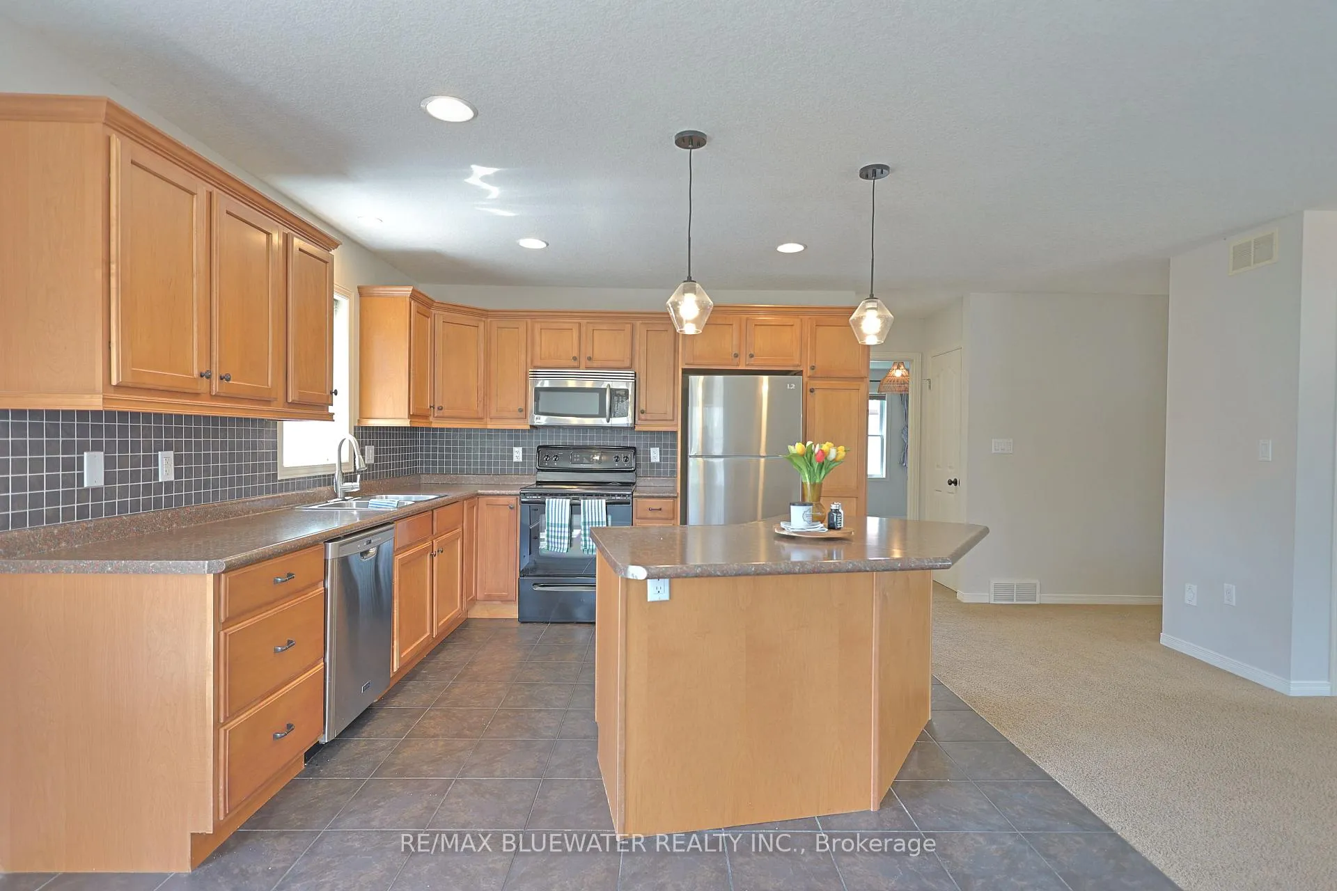 Photo 16 of 117 Duke Street, North Middlesex, Parkhill — HOMEH