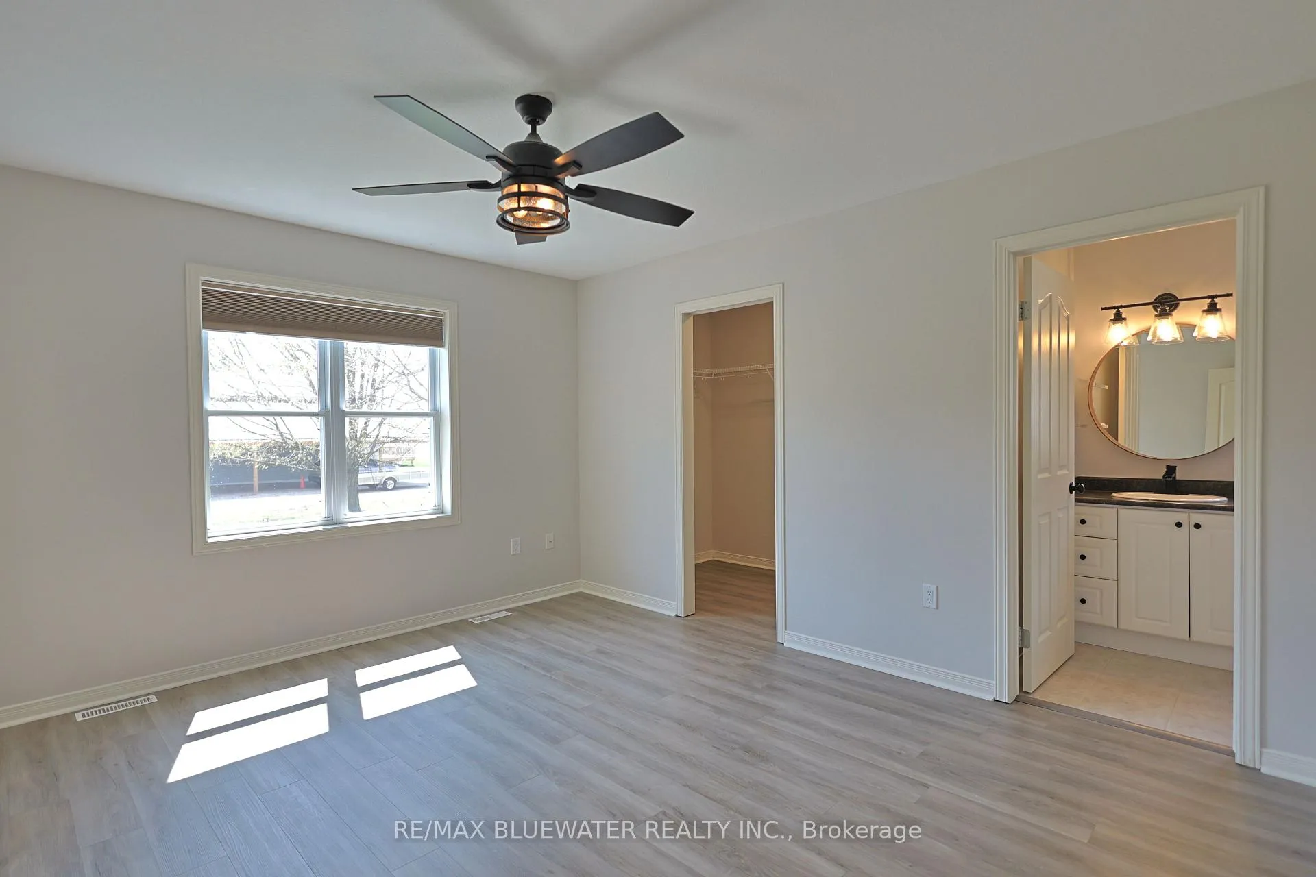 Photo 20 of 117 Duke Street, North Middlesex, Parkhill — HOMEH