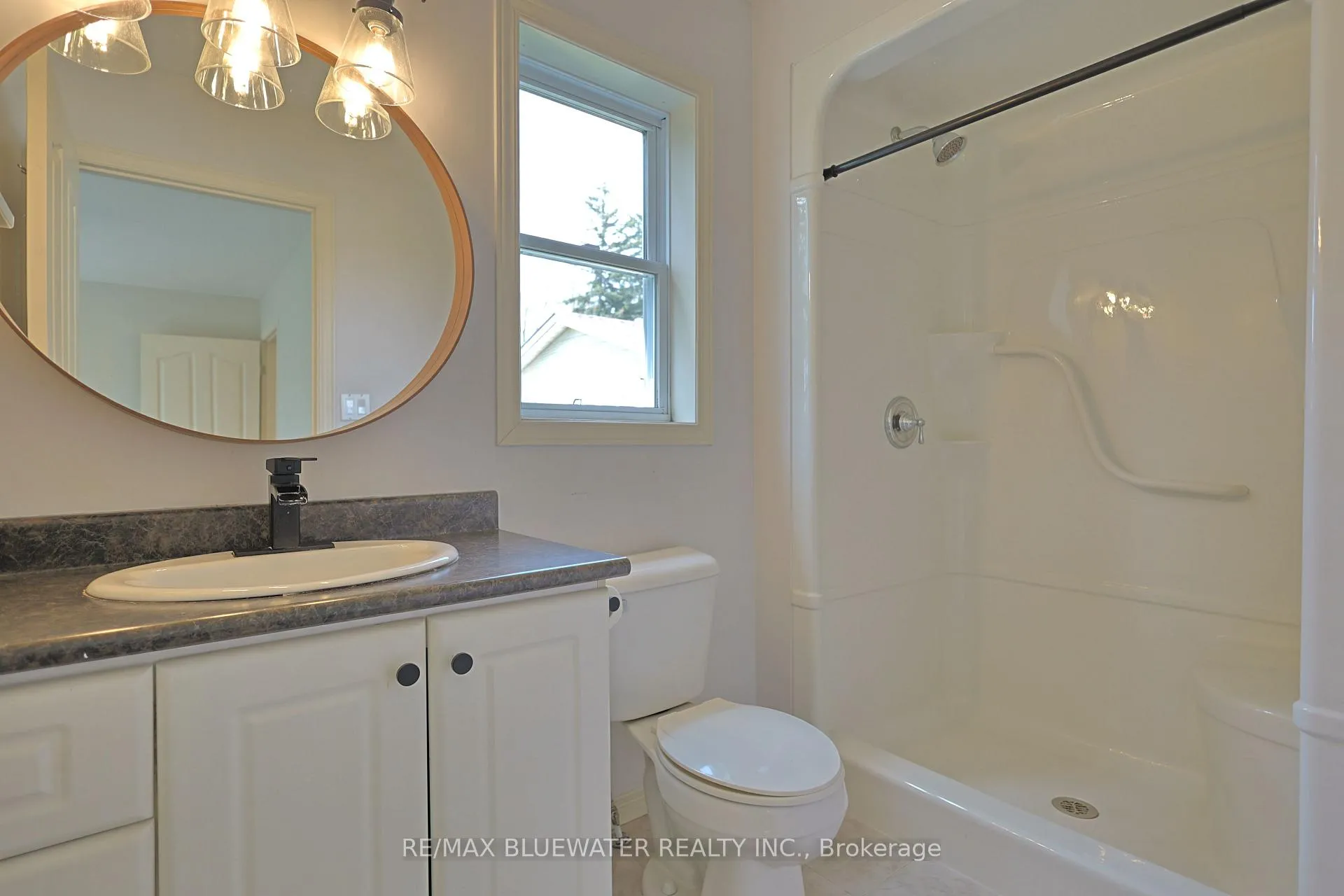 Photo 22 of 117 Duke Street, North Middlesex, Parkhill — HOMEH