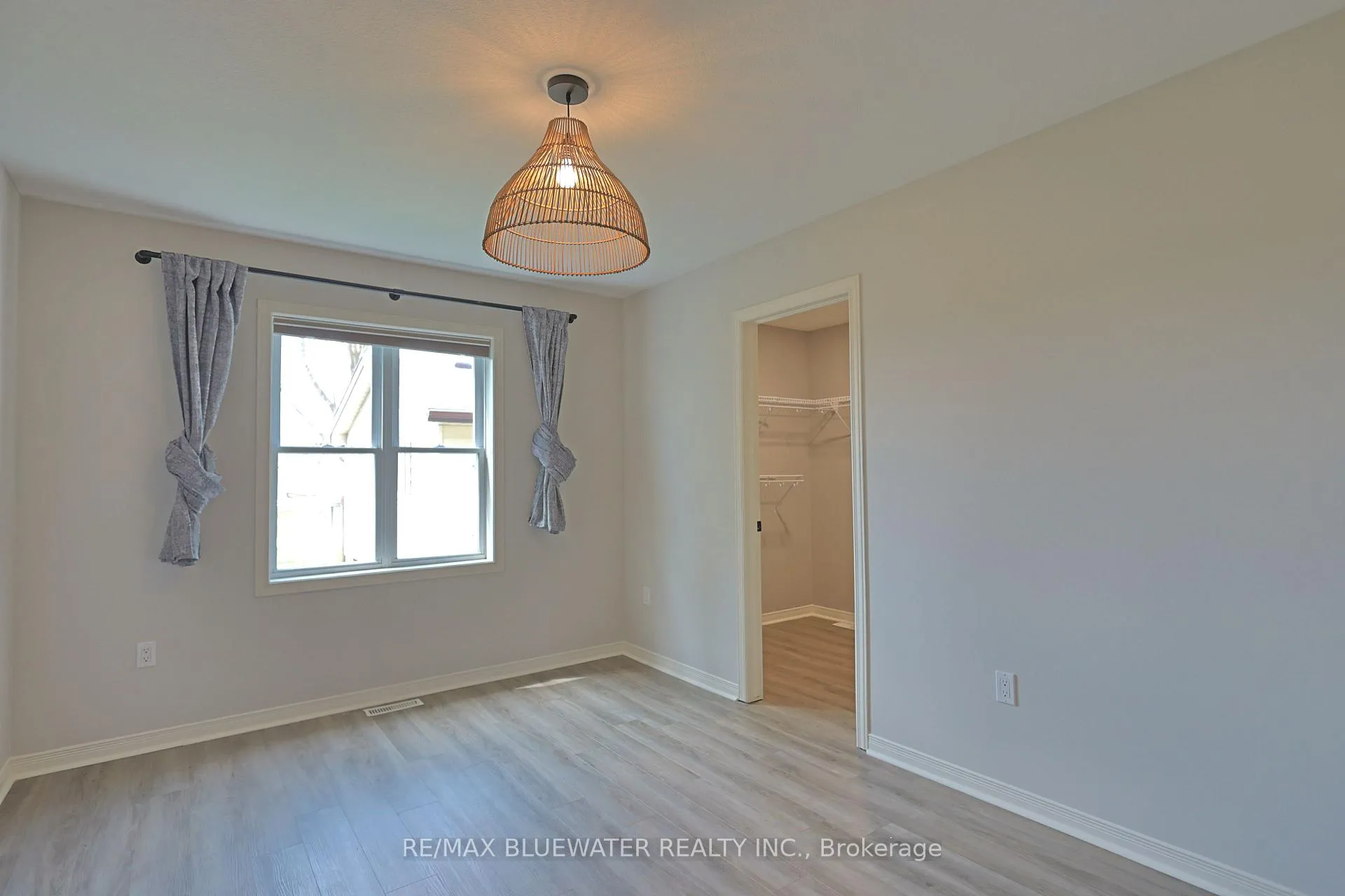 Photo 23 of 117 Duke Street, North Middlesex, Parkhill — HOMEH