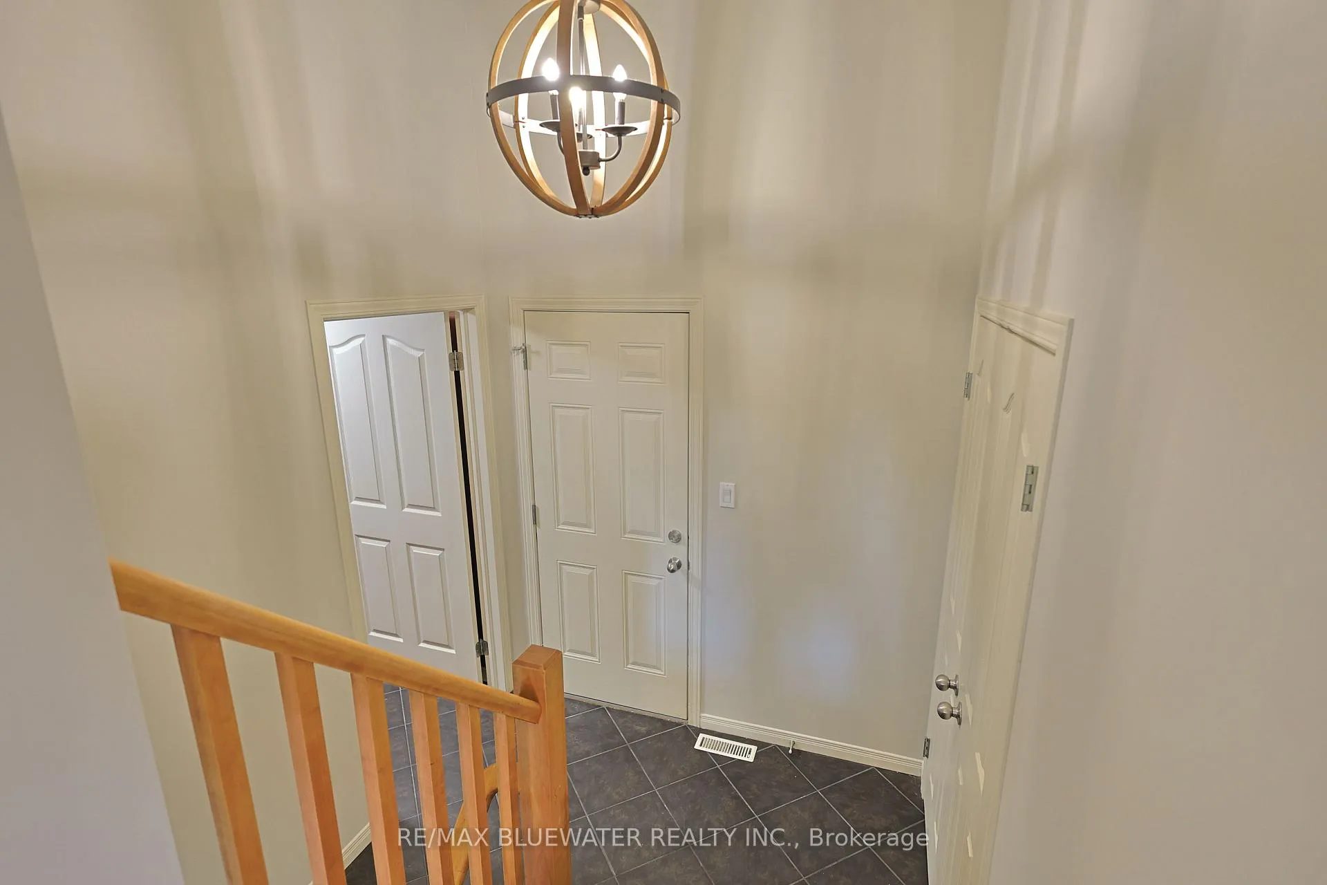 Photo 25 of 117 Duke Street, North Middlesex, Parkhill — HOMEH