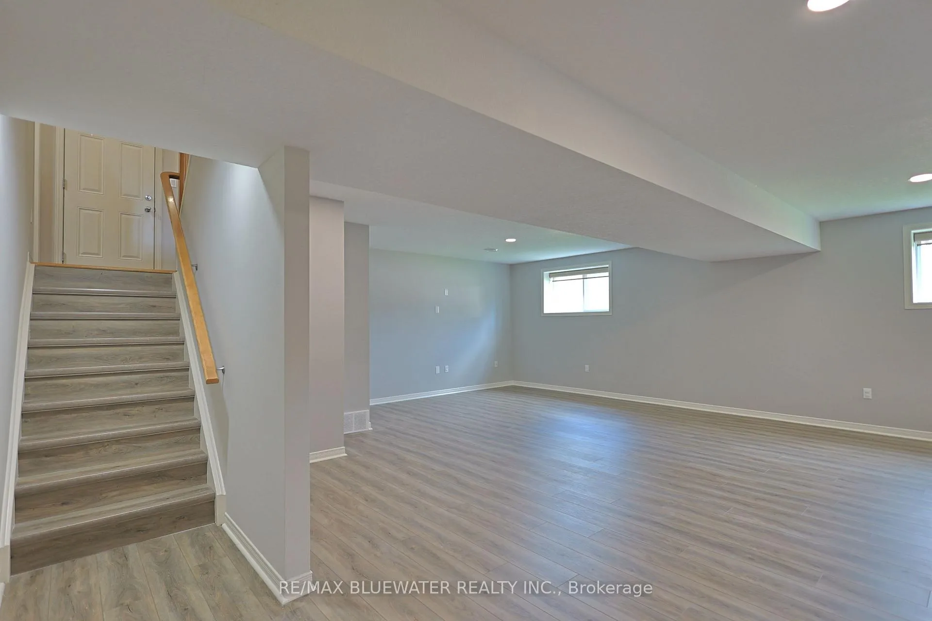 Photo 28 of 117 Duke Street, North Middlesex, Parkhill — HOMEH