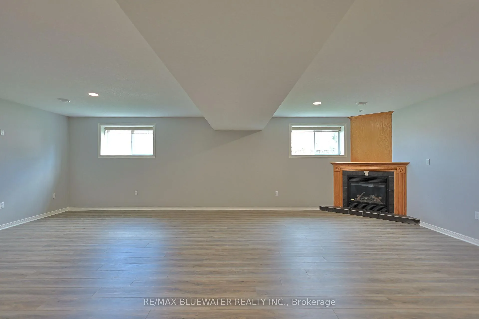 Photo 29 of 117 Duke Street, North Middlesex, Parkhill — HOMEH