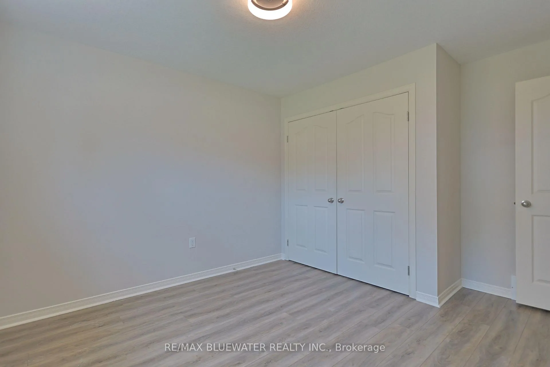 Photo 33 of 117 Duke Street, North Middlesex, Parkhill — HOMEH