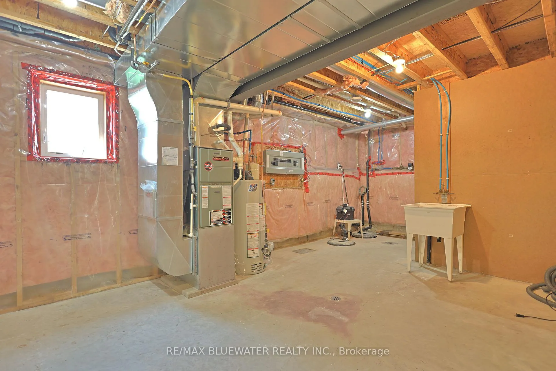 Photo 35 of 117 Duke Street, North Middlesex, Parkhill — HOMEH