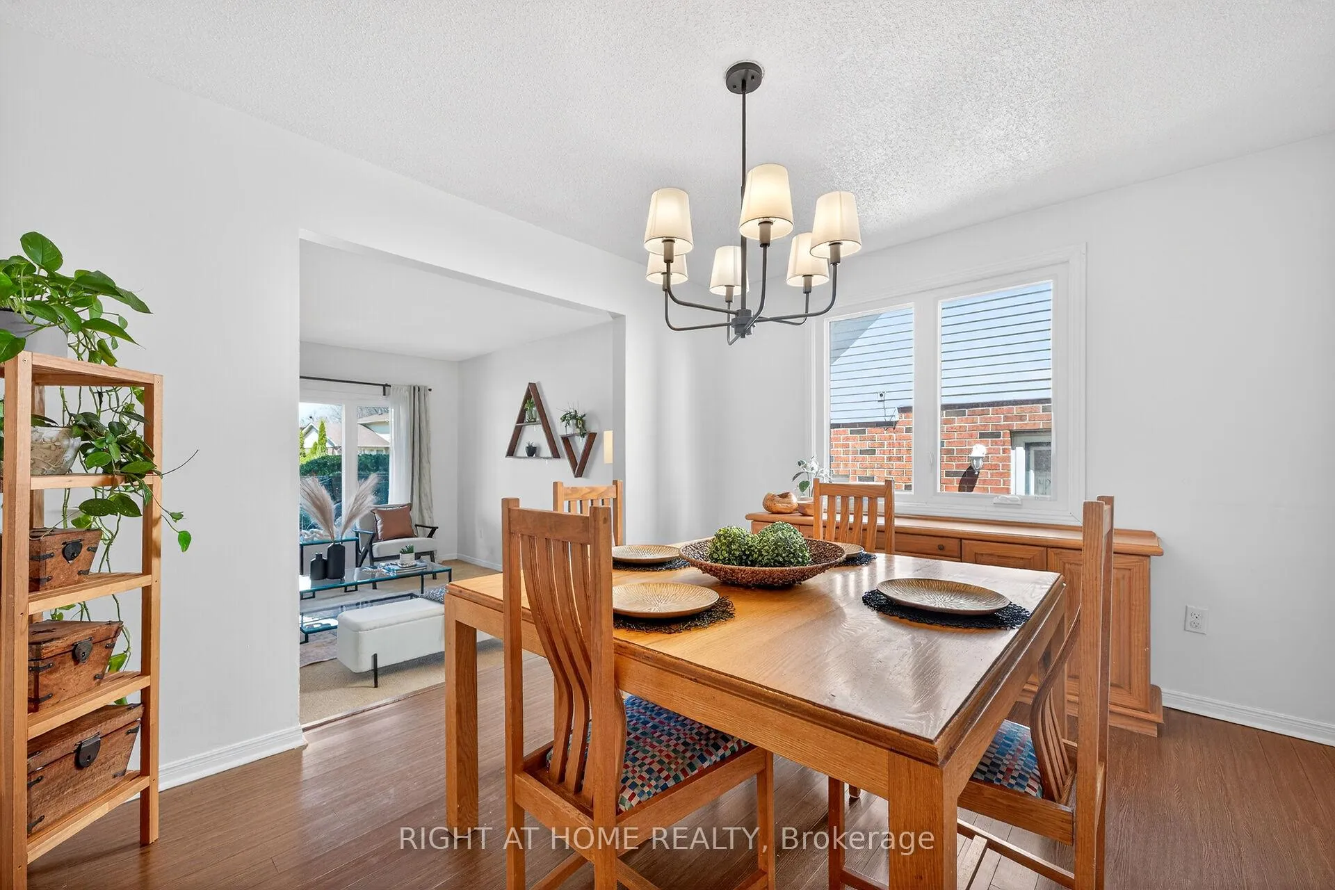 Photo 8 of 22 Vance Crescent, Hamilton, Waterdown — HOMEH