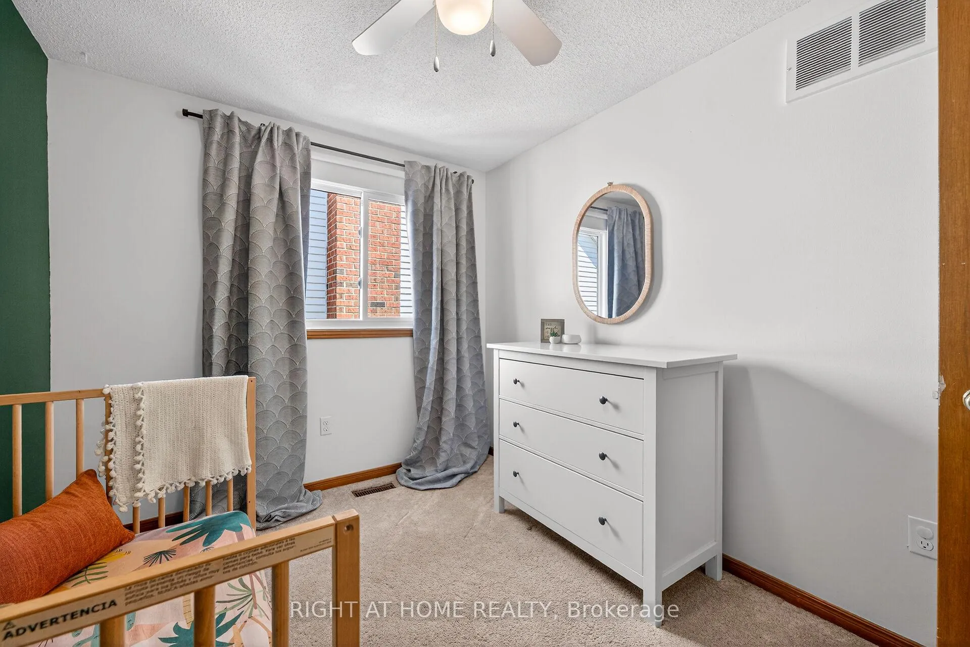 Photo 23 of 22 Vance Crescent, Hamilton, Waterdown — HOMEH