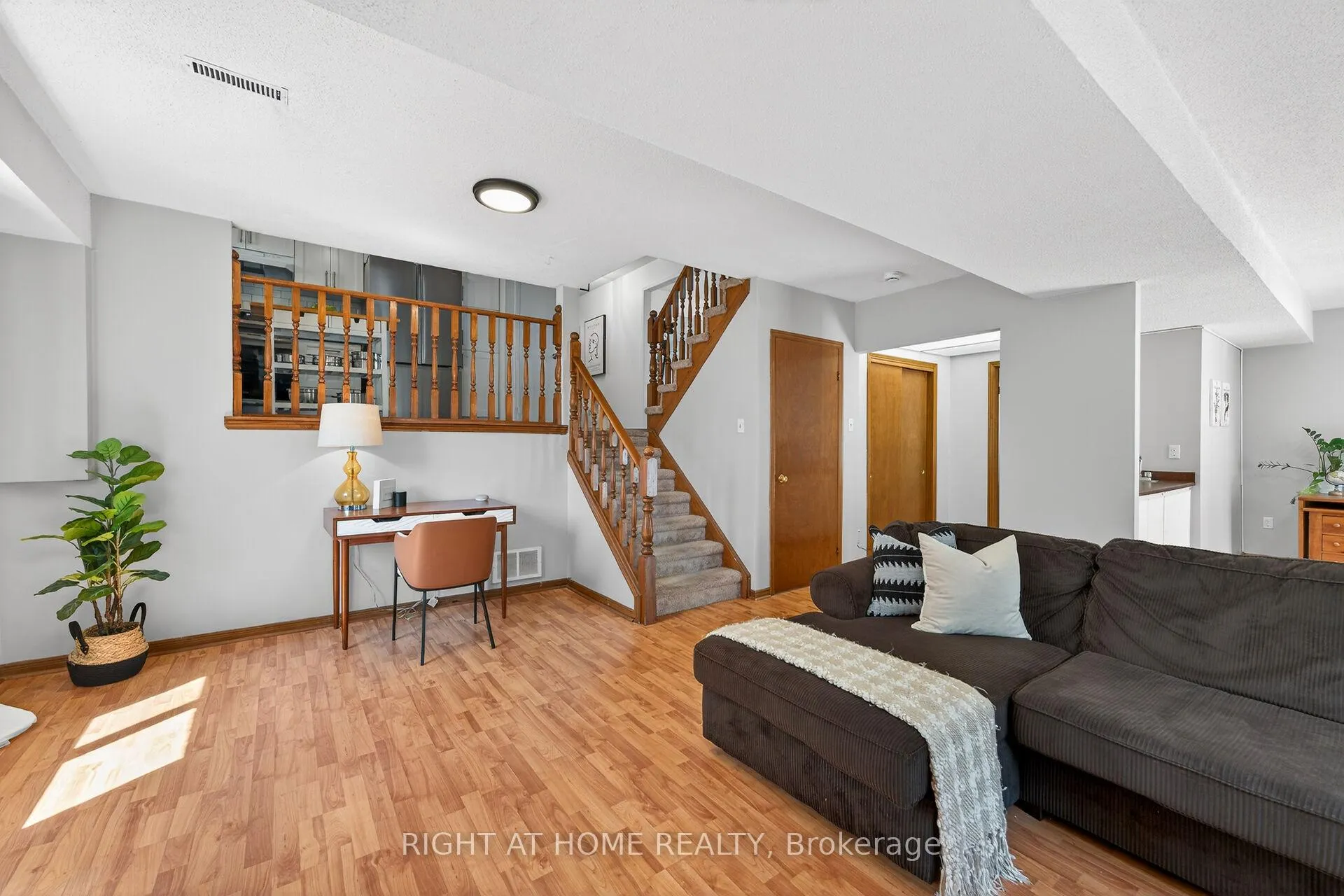 Photo 24 of 22 Vance Crescent, Hamilton, Waterdown — HOMEH