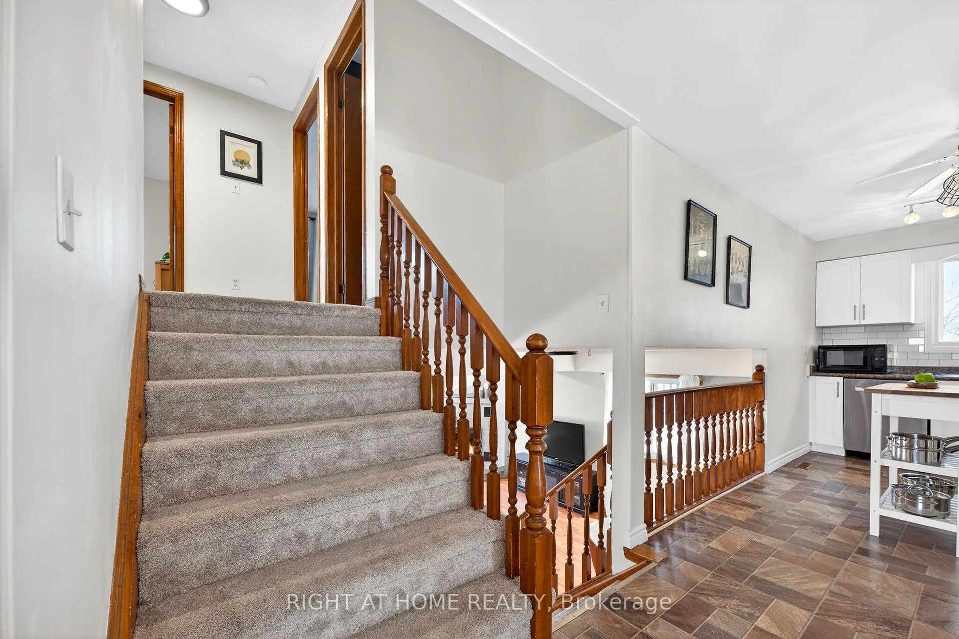 Photo 25 of 22 Vance Crescent, Hamilton, Waterdown — HOMEH