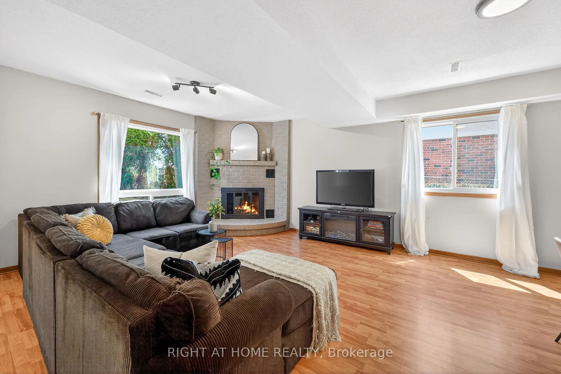 Photo 28 of 22 Vance Crescent, Hamilton, Waterdown — HOMEH