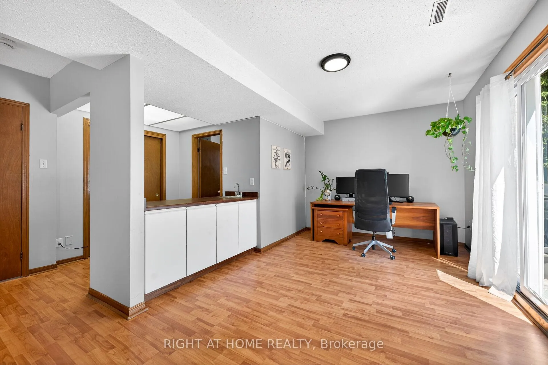 Photo 35 of 22 Vance Crescent, Hamilton, Waterdown — HOMEH