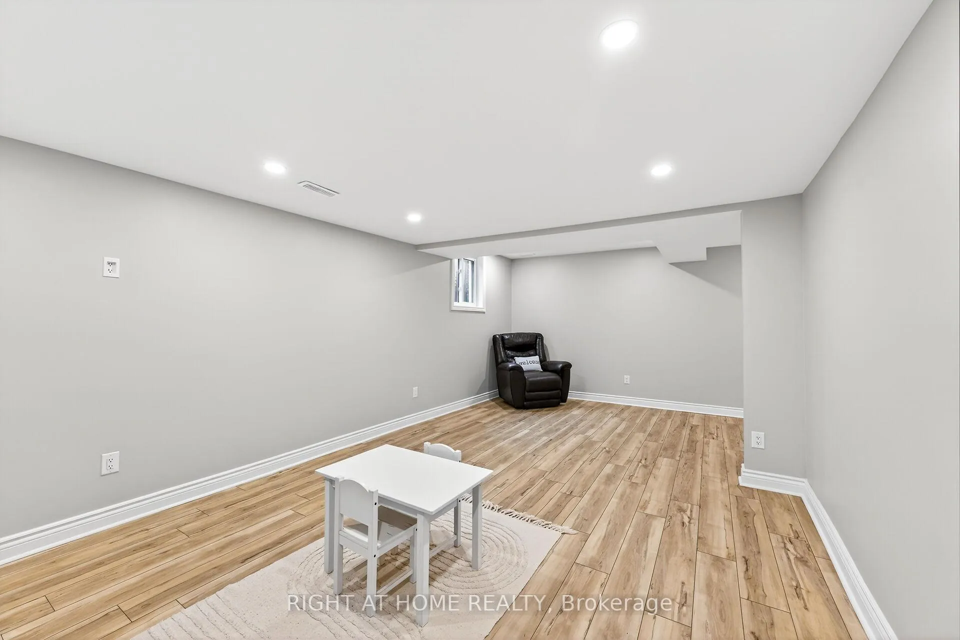 Photo 39 of 22 Vance Crescent, Hamilton, Waterdown — HOMEH