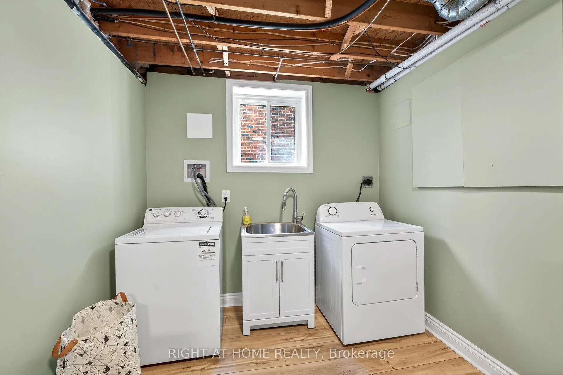 Photo 41 of 22 Vance Crescent, Hamilton, Waterdown — HOMEH