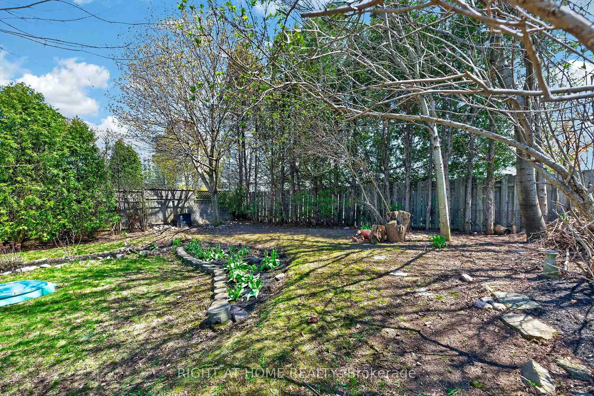 Photo 46 of 22 Vance Crescent, Hamilton, Waterdown — HOMEH