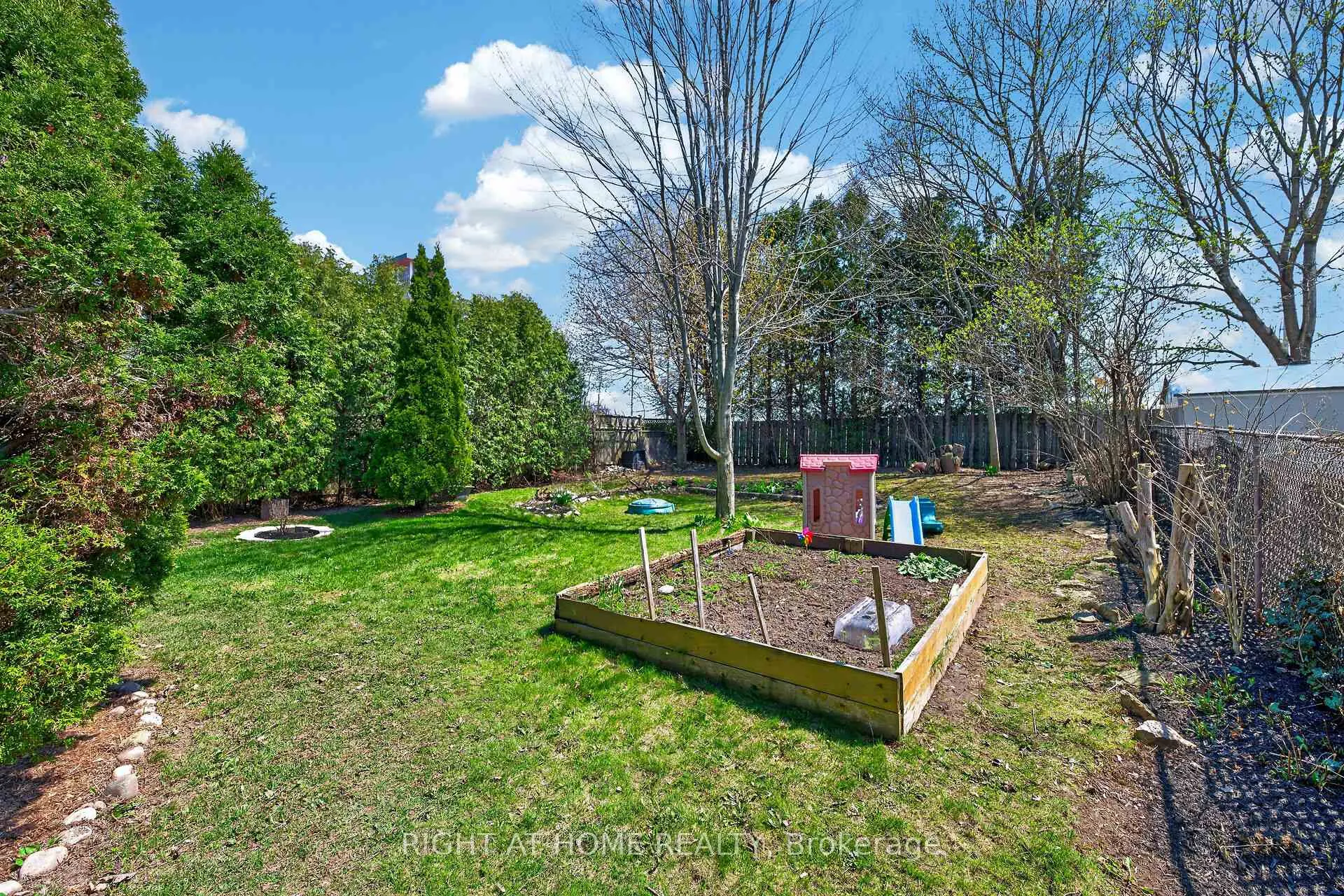 Photo 47 of 22 Vance Crescent, Hamilton, Waterdown — HOMEH