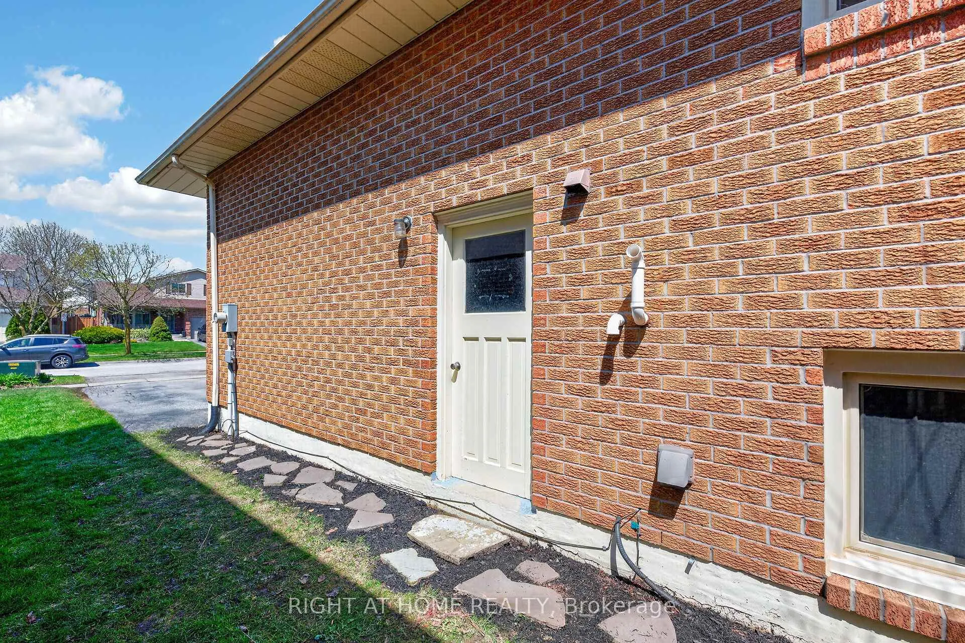 Photo 49 of 22 Vance Crescent, Hamilton, Waterdown — HOMEH