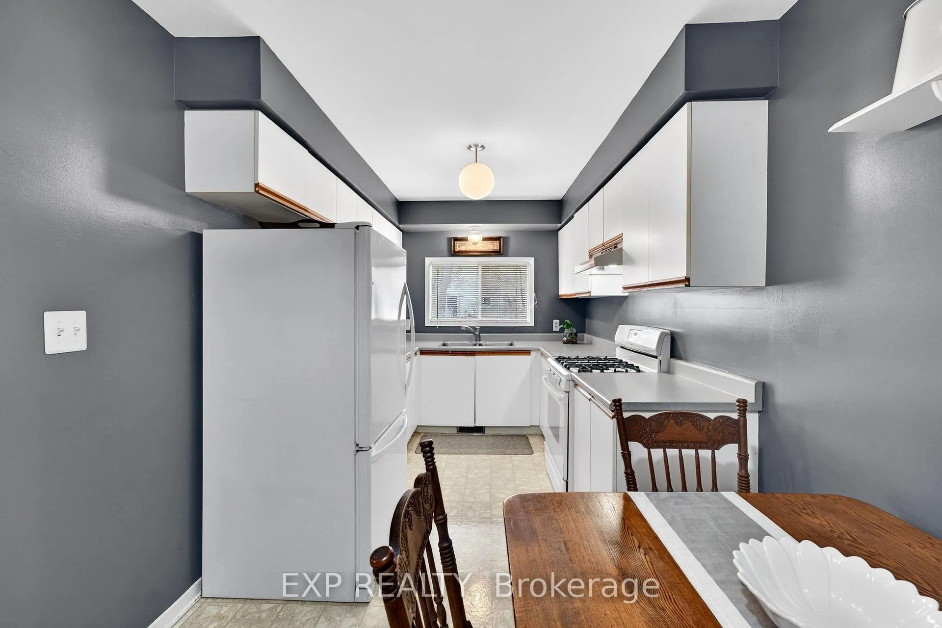 Photo 8 of 767 Littlestone Crescent, Kingston, East Gardiners Rd — HOMEH