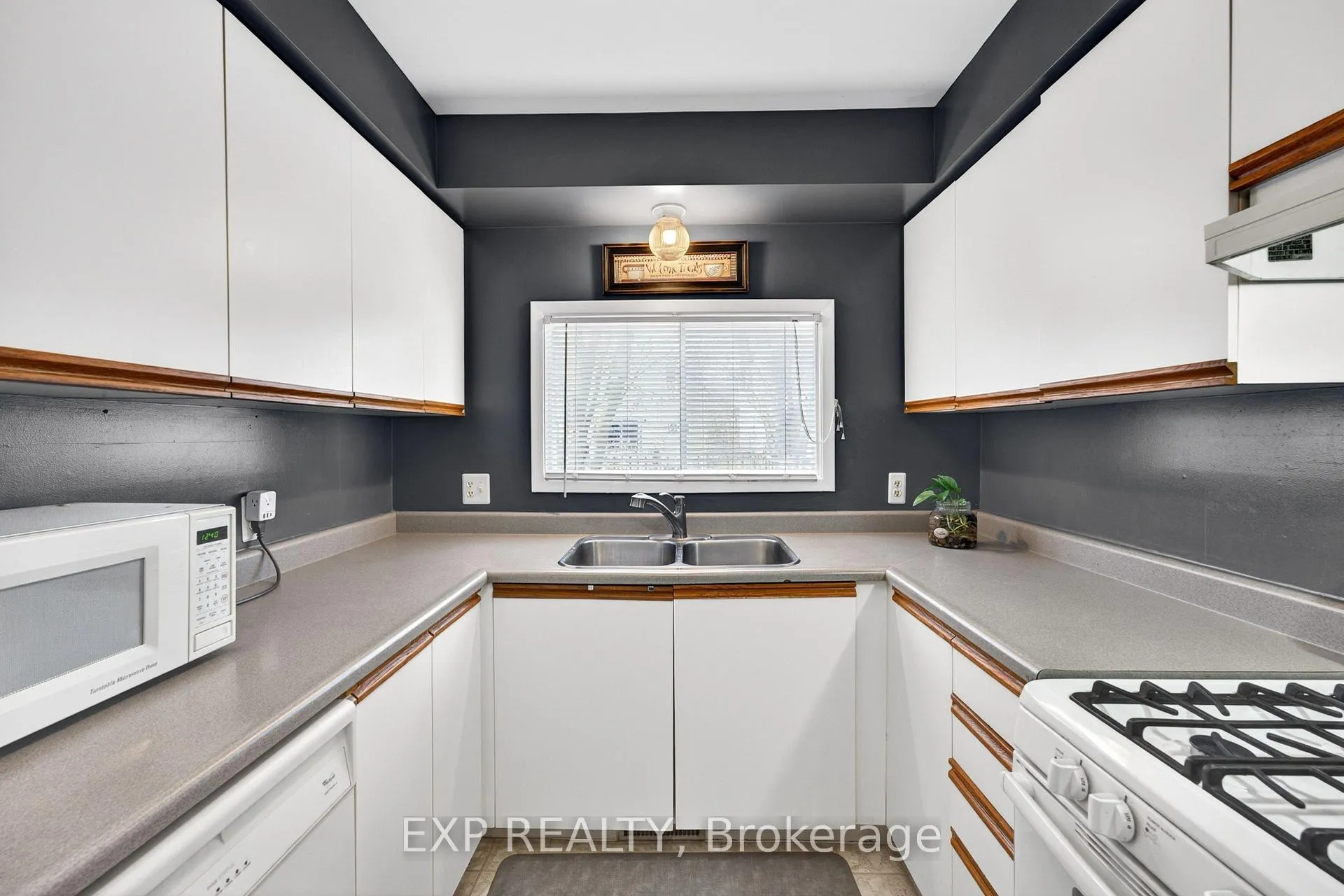 Photo 9 of 767 Littlestone Crescent, Kingston, East Gardiners Rd — HOMEH