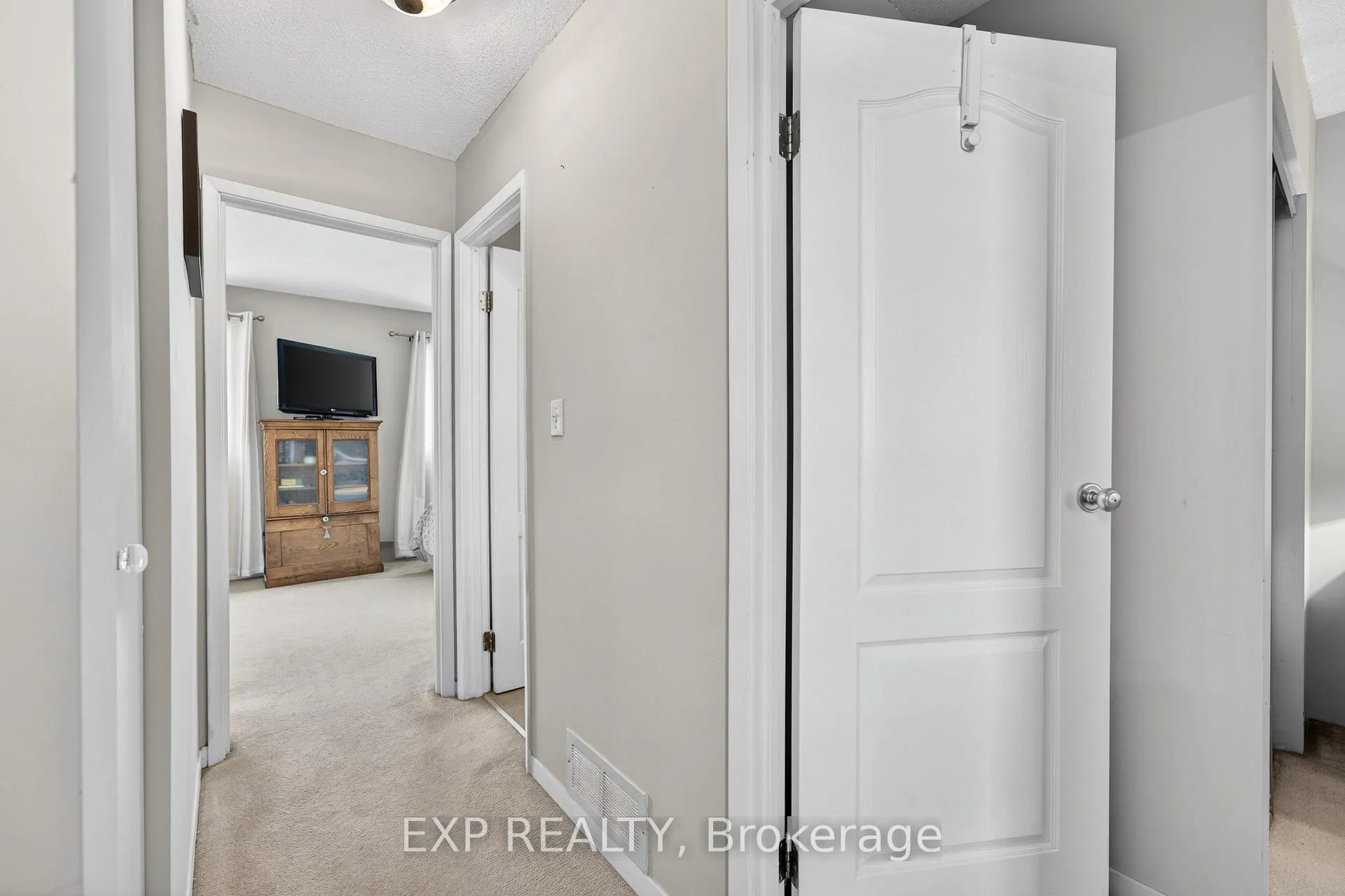 Photo 12 of 767 Littlestone Crescent, Kingston, East Gardiners Rd — HOMEH