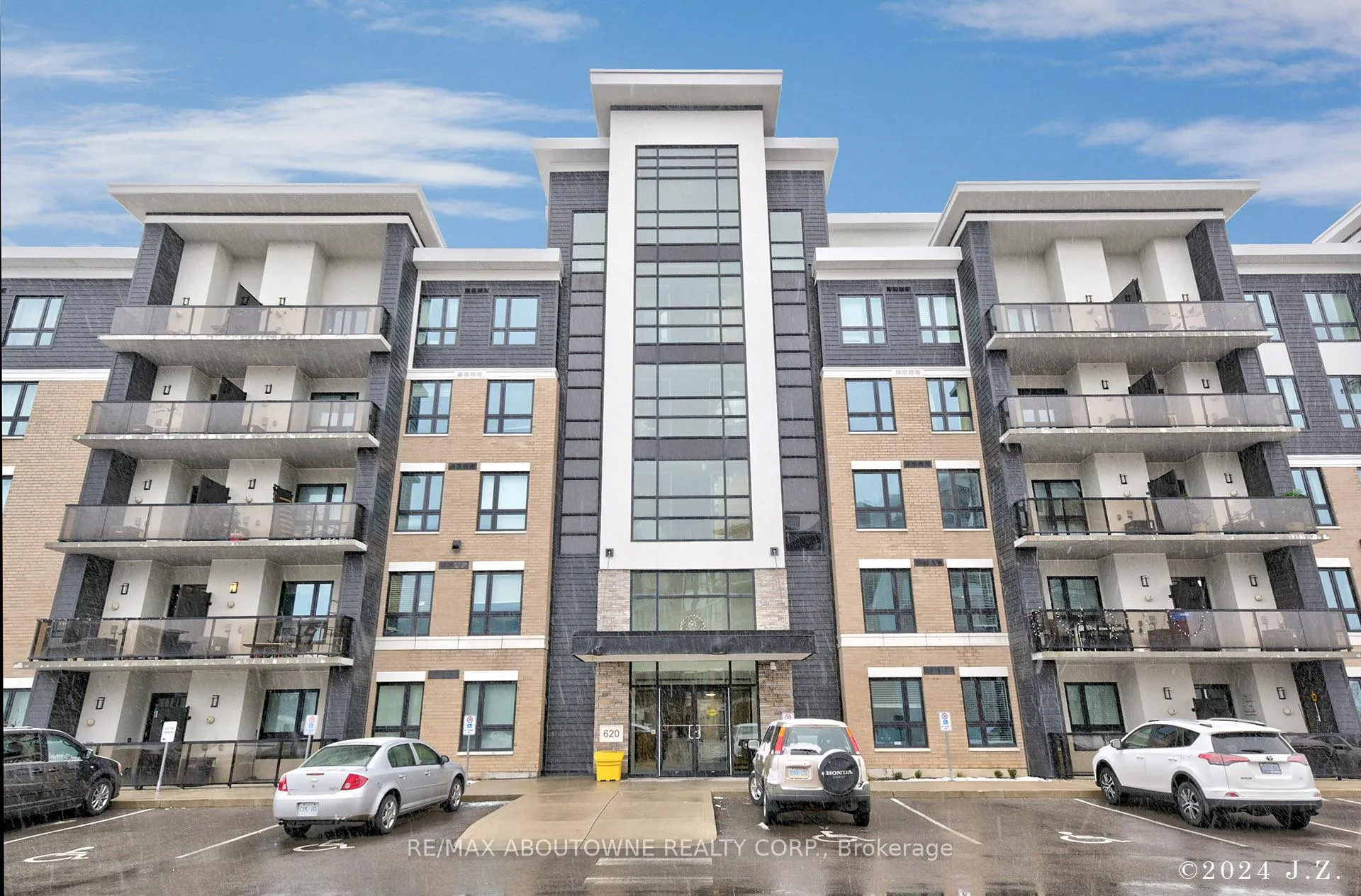 Front of Unit 203, 620 Sauve Street