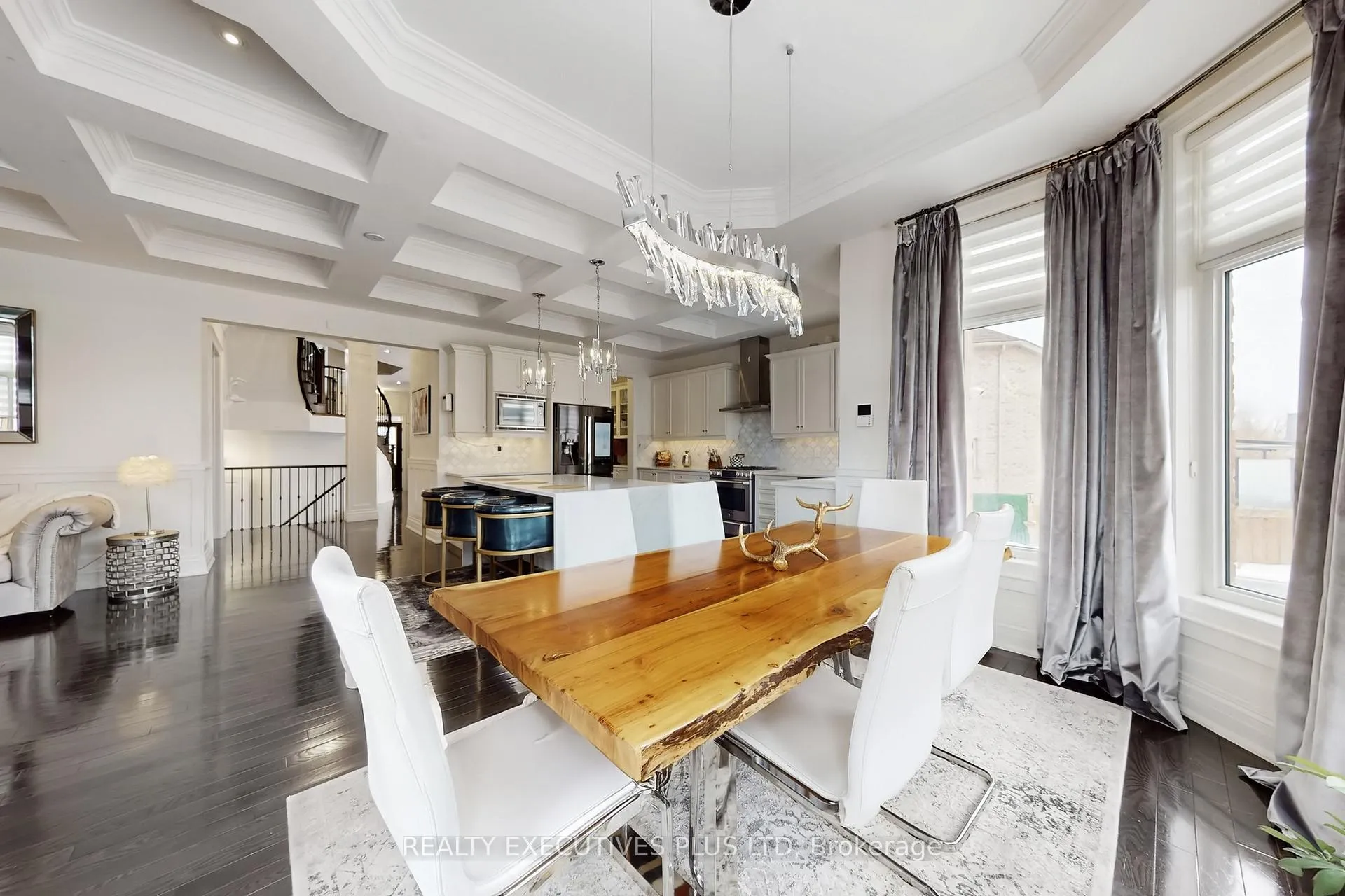 Photo 4 of 10 Sim Hill Crescent, King, King City — HOMEH