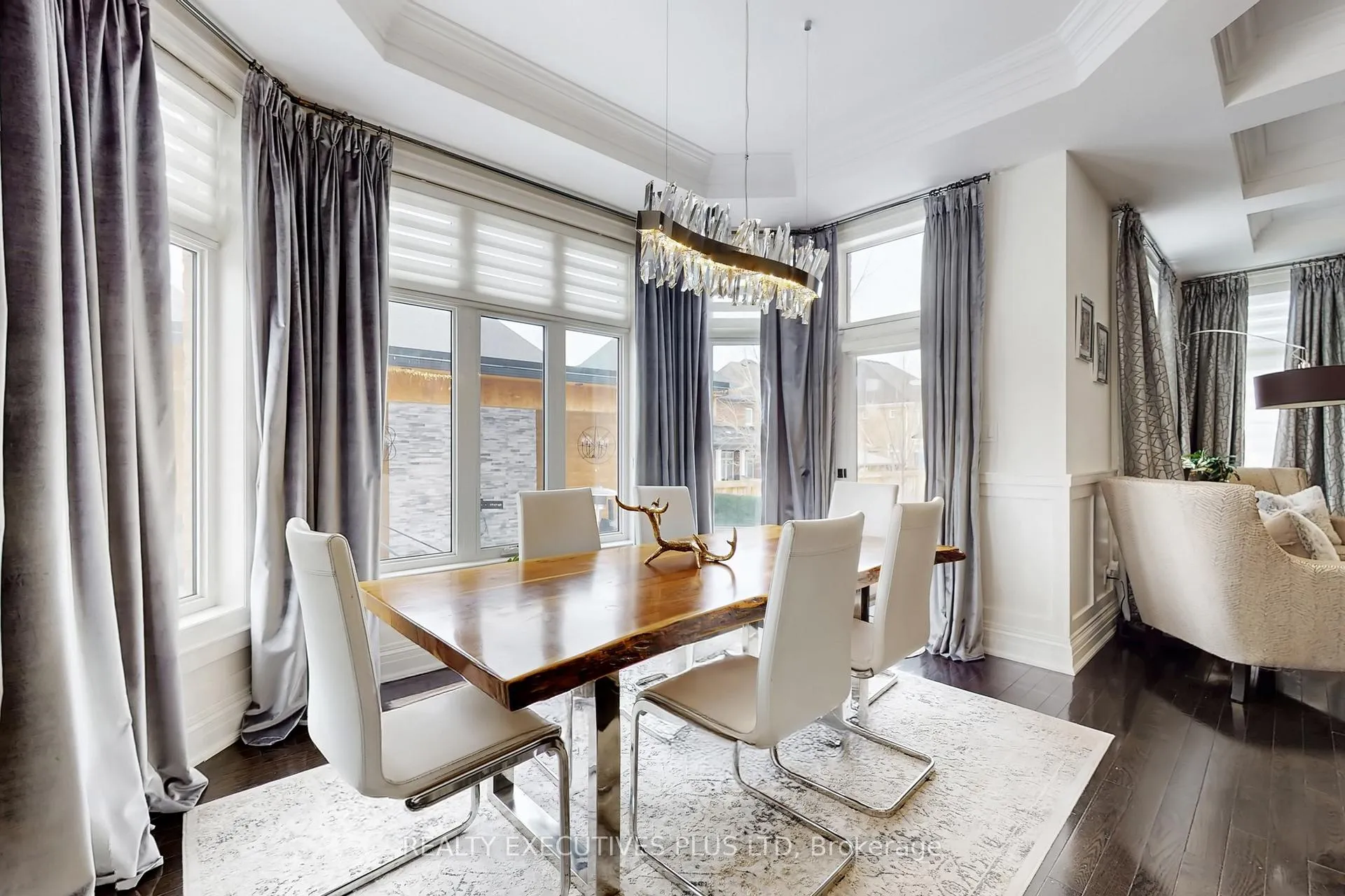 Photo 5 of 10 Sim Hill Crescent, King, King City — HOMEH