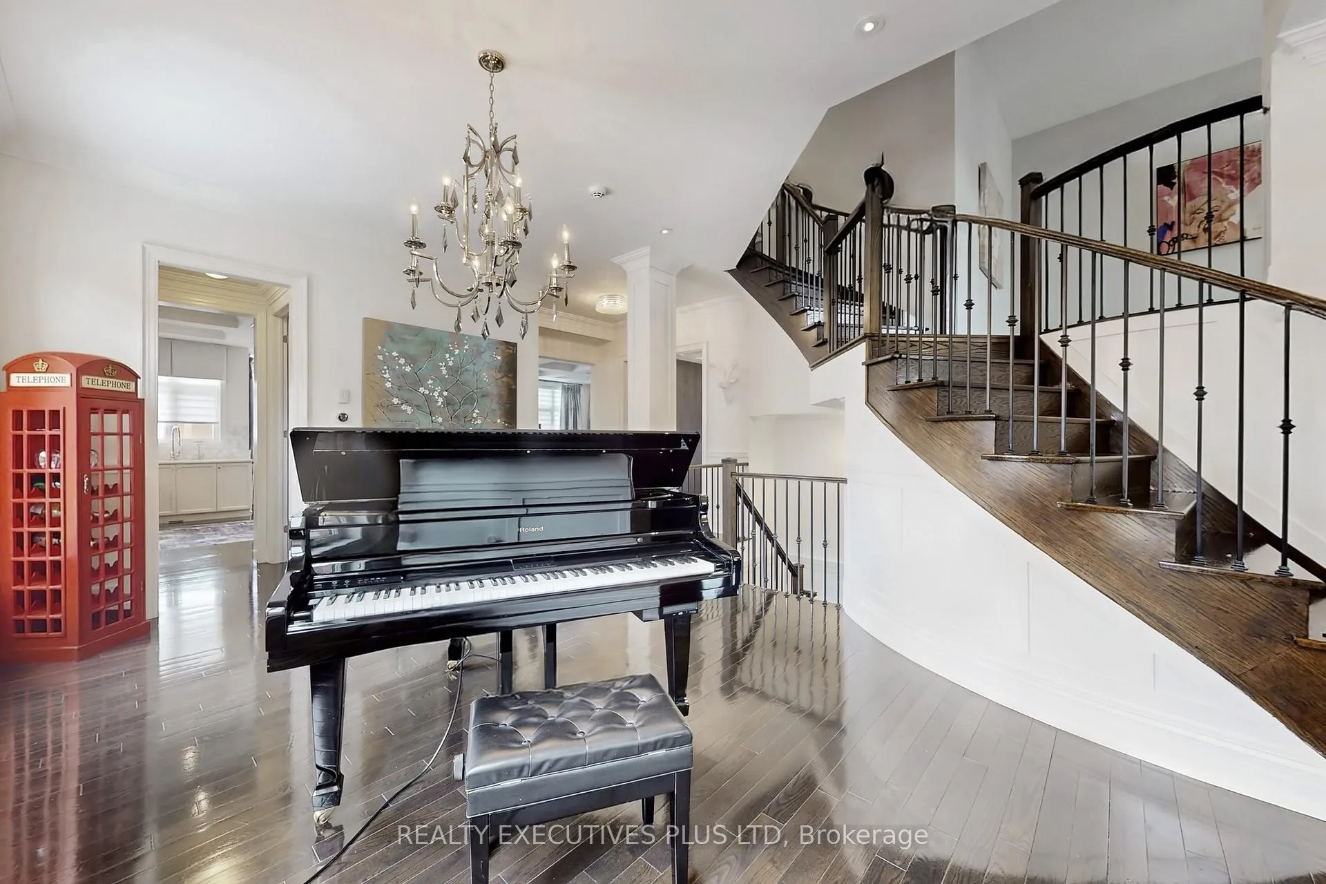 Photo 11 of 10 Sim Hill Crescent, King, King City — HOMEH